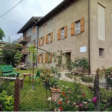 La Casa Di Lillia Hotel Castelnovo ne' Monti Exterior foto