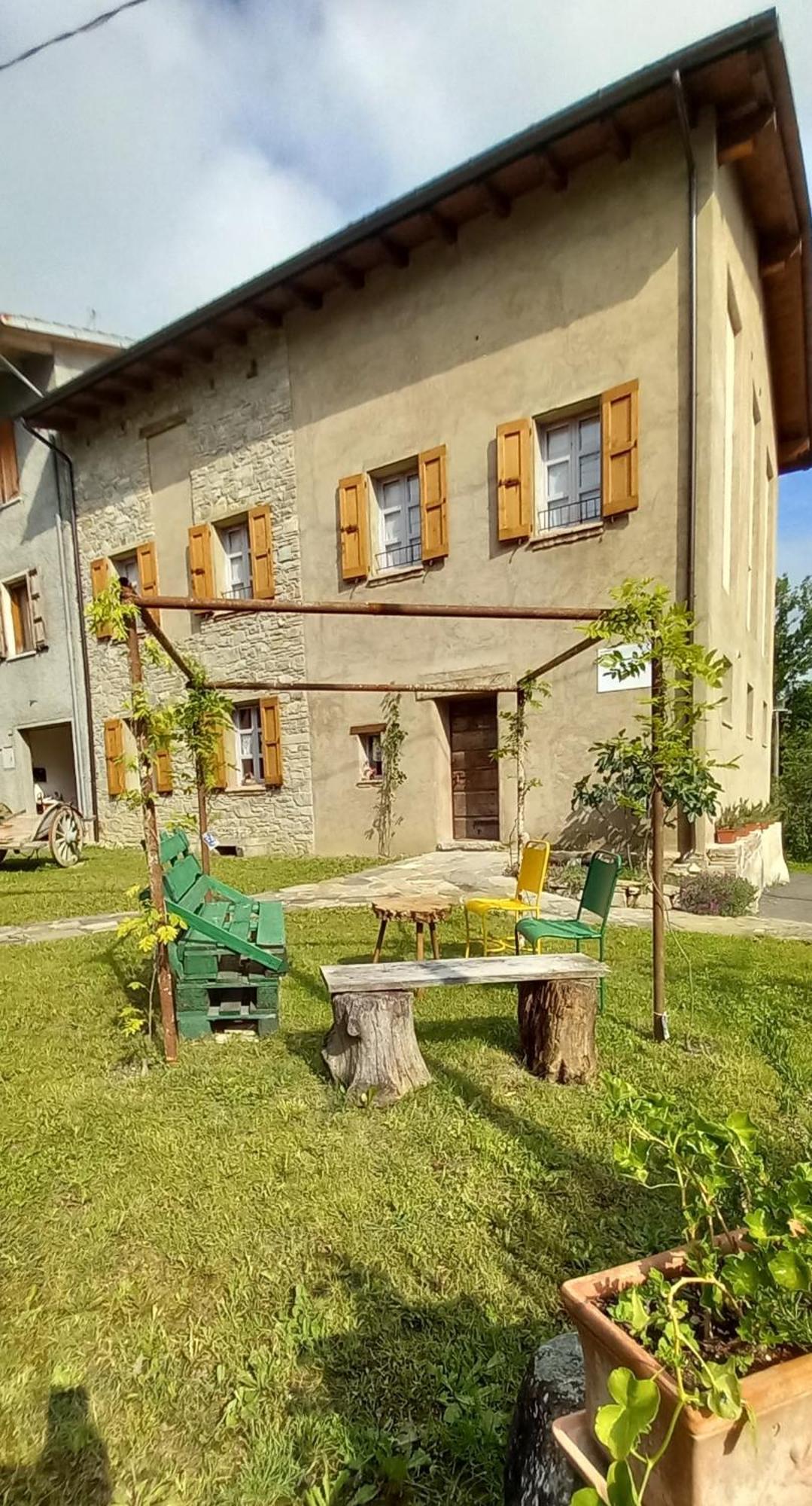 La Casa Di Lillia Hotel Castelnovo ne' Monti Exterior foto